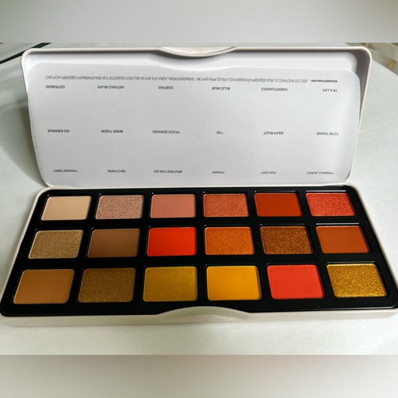 NIB Morphe 18H Heatseeker Artistry Eyeshadow Palette - Picture 2 of 5